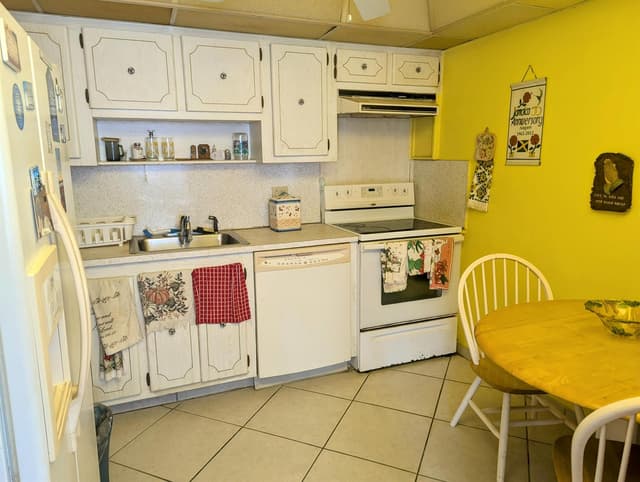 205 Wellington M, West Palm Beach FL 33417 - West Palm Beach, FL - Photo 4