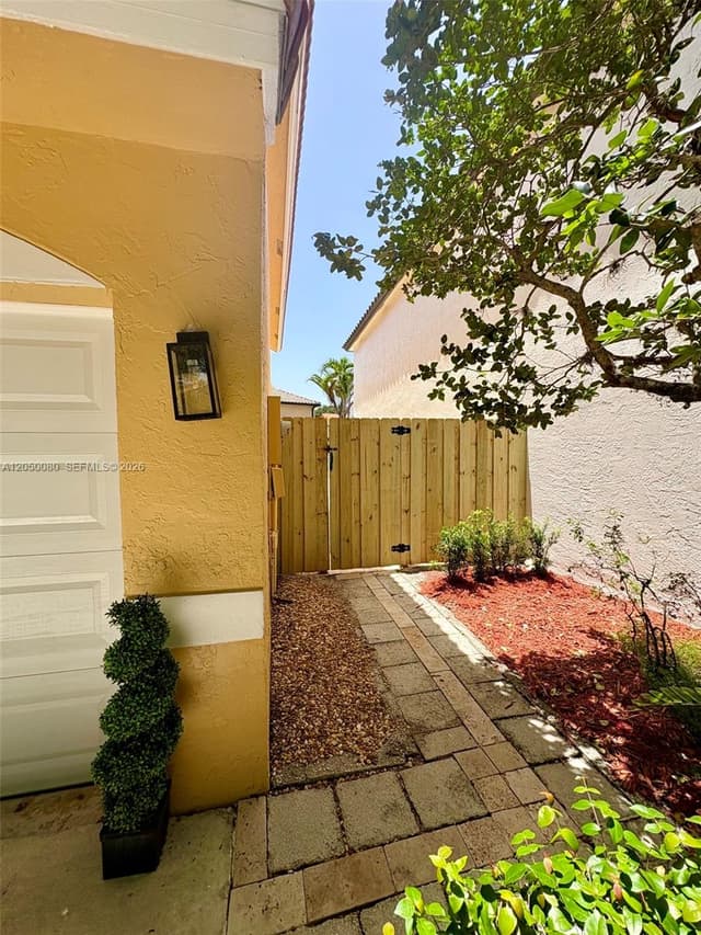 9833 NW 5th Ct, Plantation FL 33324 - Plantation, FL - Photo 6