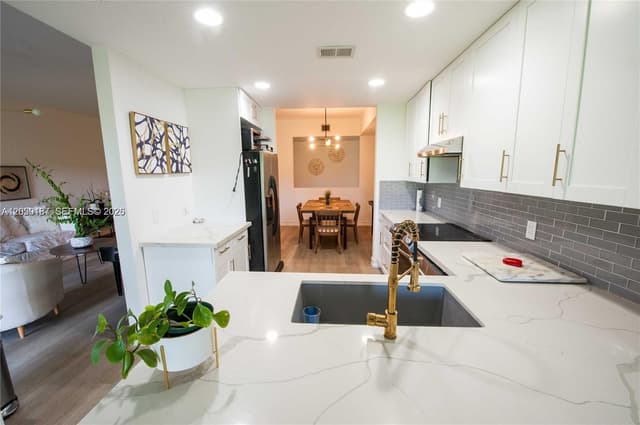 16301 Malibu Dr # 79, Weston FL 33326 - Weston, FL - Photo 2