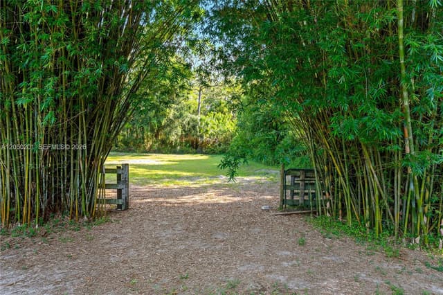 1068 D Rd, Loxahatchee FL 33470 - Loxahatchee, FL - Photo 4