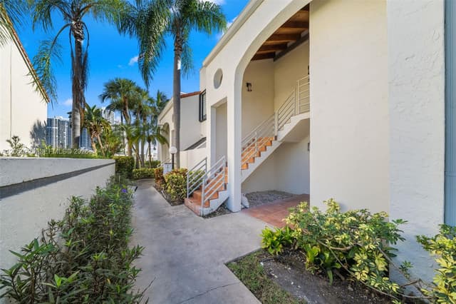 3549 Magellan Cir # 418, Aventura FL 33180 - Aventura, FL - Photo 3