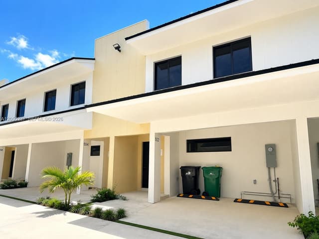 552 NW 7th St # 6, Florida City FL 33034 - Florida City, FL - Photo 2