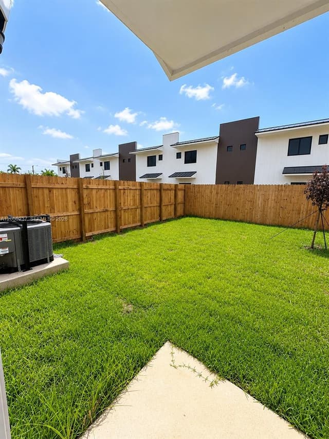 552 NW 7th St # 6, Florida City FL 33034 - Florida City, FL - Photo 3