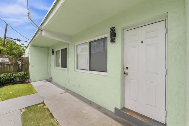 166 SW 3rd Street # d, Deerfield Beach FL 33441 - Deerfield Beach, FL - Photo 2