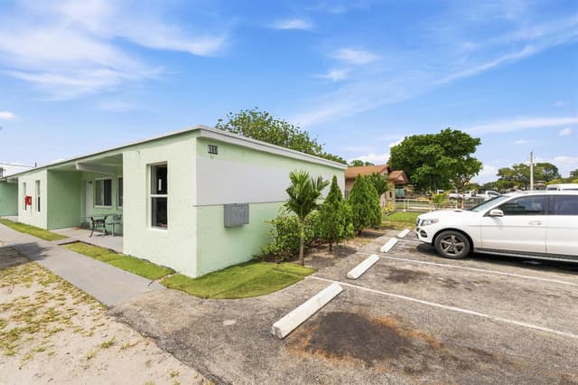 166 SW 3rd Street # d, Deerfield Beach FL 33441 - Deerfield Beach, FL - Photo 3