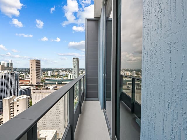 121 NE 5th St # 3704, Miami FL 33132 - Miami, FL - Photo 2