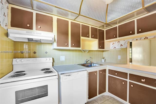 1030 Country Club Dr # 405, Margate FL 33063 - Margate, FL - Photo 6