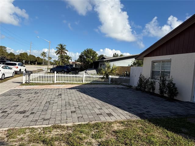 4280 N Dixie Hwy, Boca Raton FL 33431 - Boca Raton, FL - Photo 3