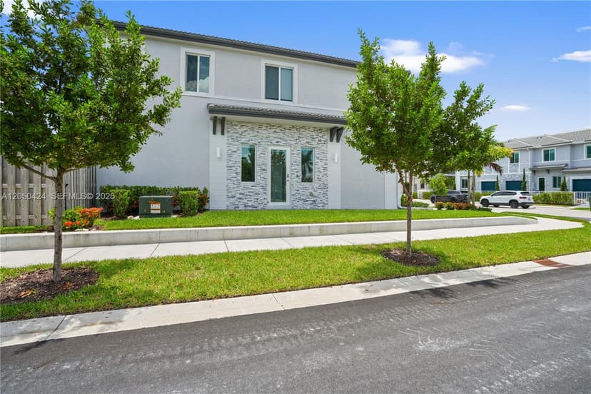 715 SE 15th St, Homestead FL 33034