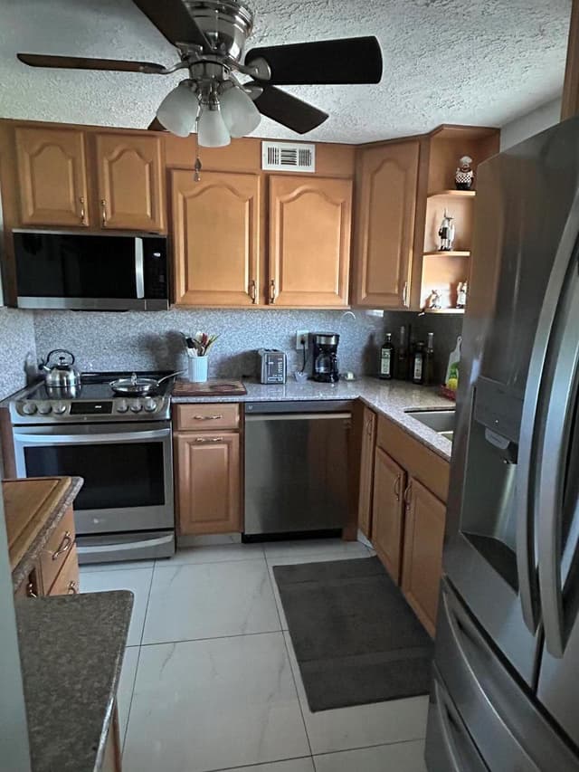 225 Bonnie Boulevard # 405, Palm Springs FL 33461 - Palm Springs, FL - Photo 6