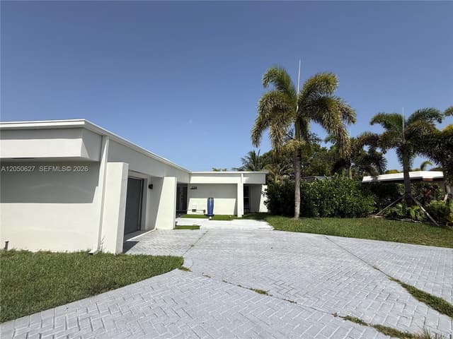 4708 Bayberry Ln, Tamarac FL 33319 - Tamarac, FL - Photo 2