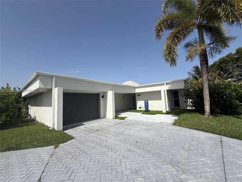4708 Bayberry Ln, Tamarac FL 33319
