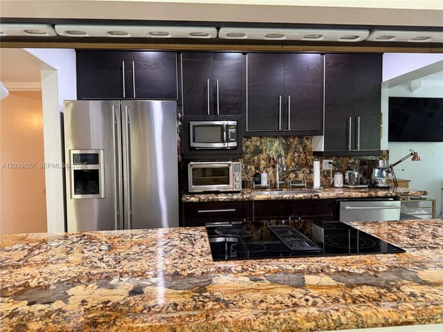 4708 Bayberry Ln, Tamarac FL 33319 - Tamarac, FL - Photo 4