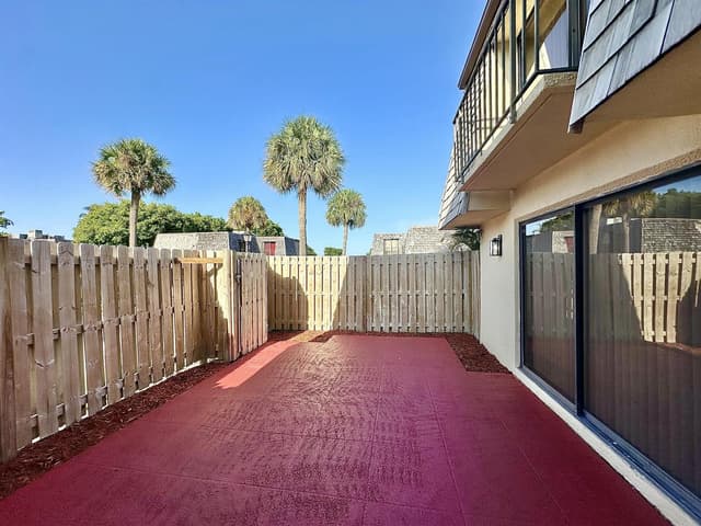 251 Lake Arbor Drive, Palm Springs FL 33461 - Palm Springs, FL - Photo 5