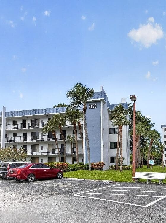 4820 Lucerne Lakes Boulevard W # 402, Lake Worth FL 33467 - Lake Worth, FL - Photo 1