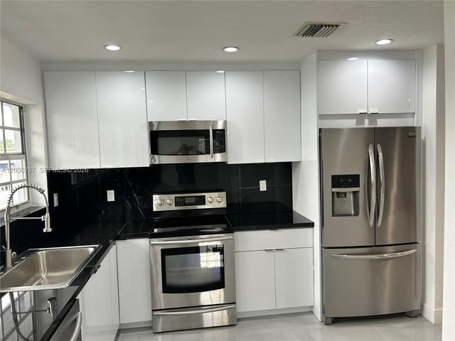 19522 NW 37th Ct, Miami Gardens FL 33055 - Miami Gardens, FL - Photo 6