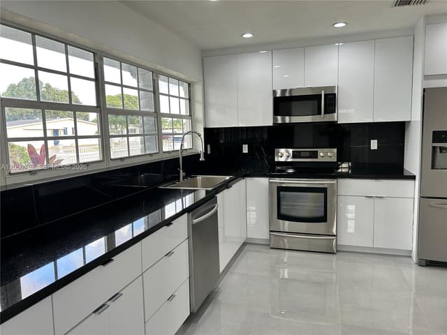 19522 NW 37th Ct, Miami Gardens FL 33055 - Miami Gardens, FL - Photo 5
