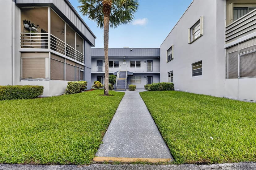 40 Burgundy A, Delray Beach FL 33484