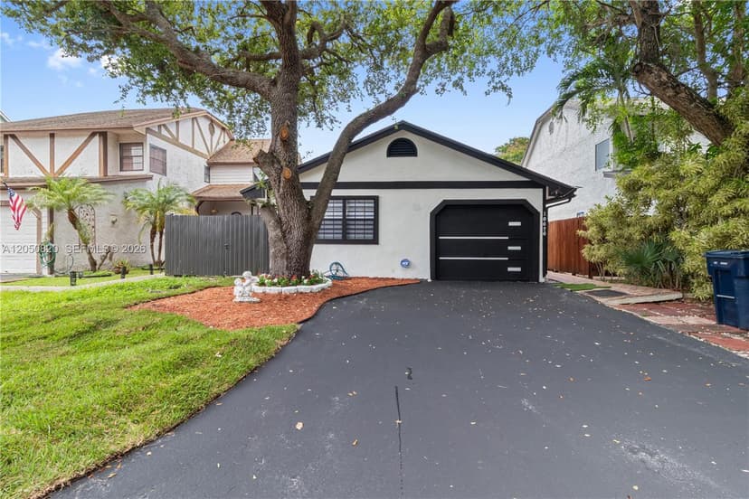 10626 SW 148th Ave Dr, Miami FL 33196
