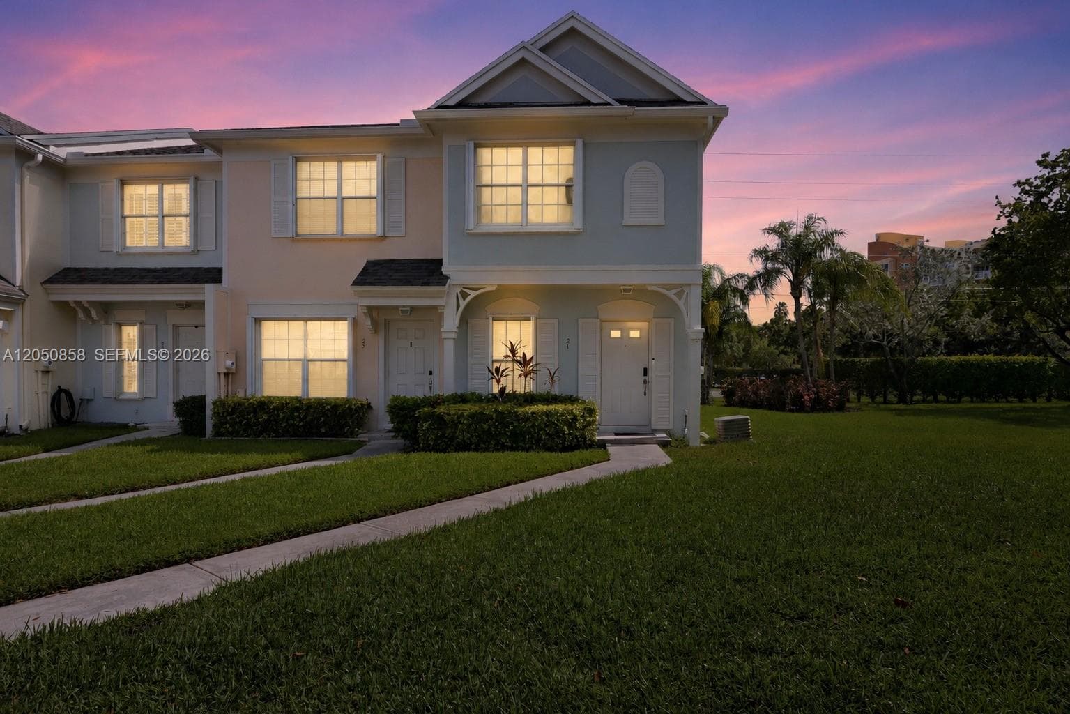 21 Simonton Cir, Weston FL 33326
