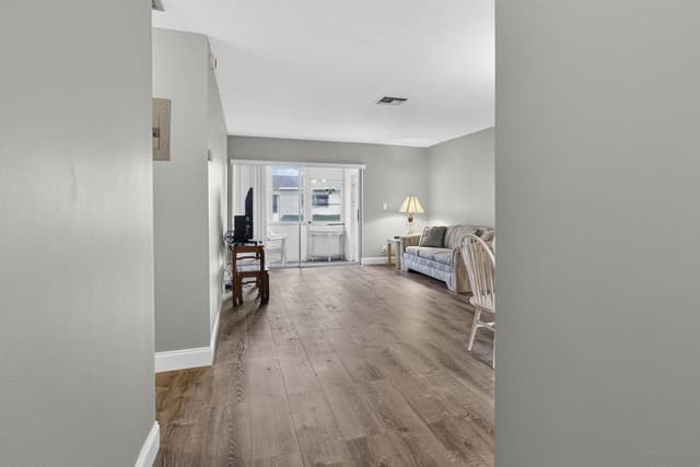 2703 Dudley Drive W # H, West Palm Beach FL 33415 - West Palm Beach, FL - Photo 6