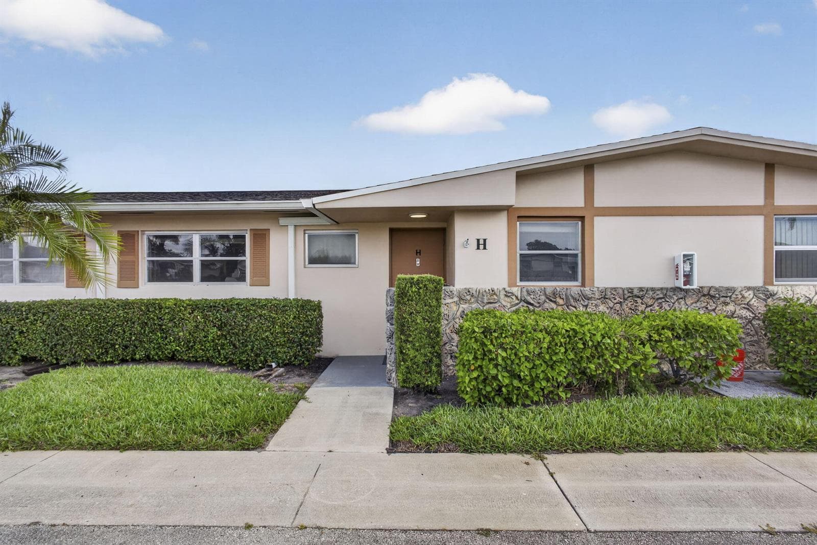 2703 Dudley Drive W # H, West Palm Beach FL 33415 - West Palm Beach, FL - Photo 1