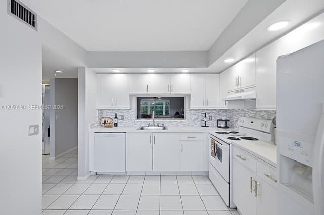 1300 SW 125th Ave # 406K, Pembroke Pines FL 33027 - Pembroke Pines, FL - Photo 6
