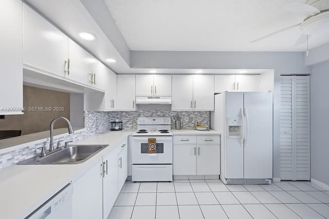 1300 SW 125th Ave # 406K, Pembroke Pines FL 33027 - Pembroke Pines, FL - Photo 4