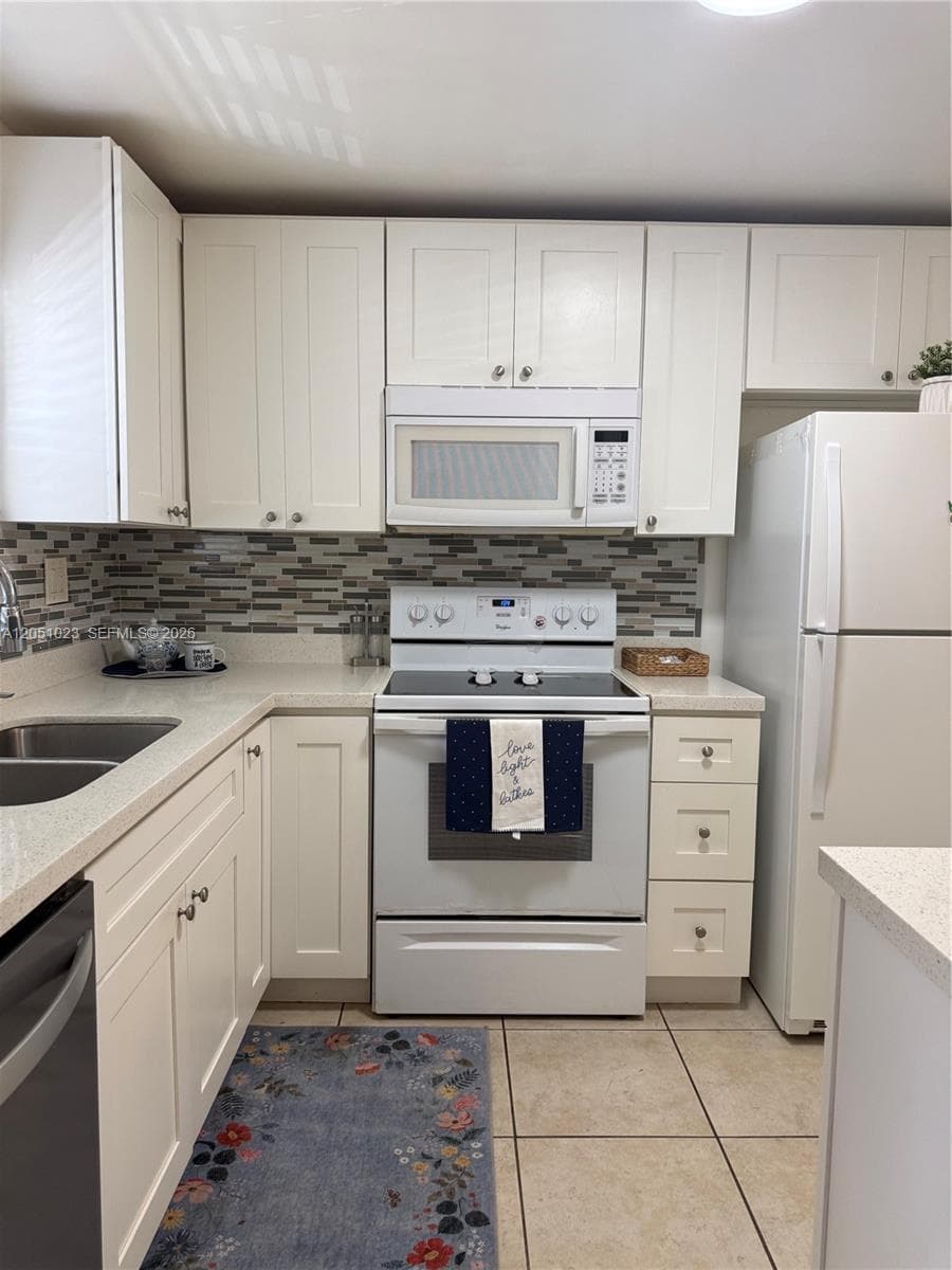 9540 Sunrise Lakes Blvd # 208, Sunrise FL 33322 - Sunrise, FL - Photo 1