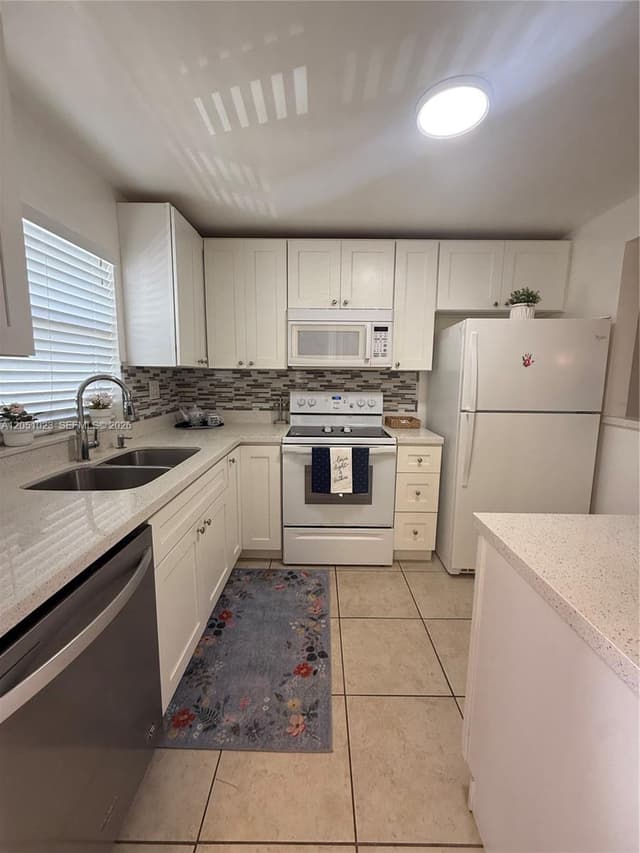 9540 Sunrise Lakes Blvd # 208, Sunrise FL 33322 - Sunrise, FL - Photo 5