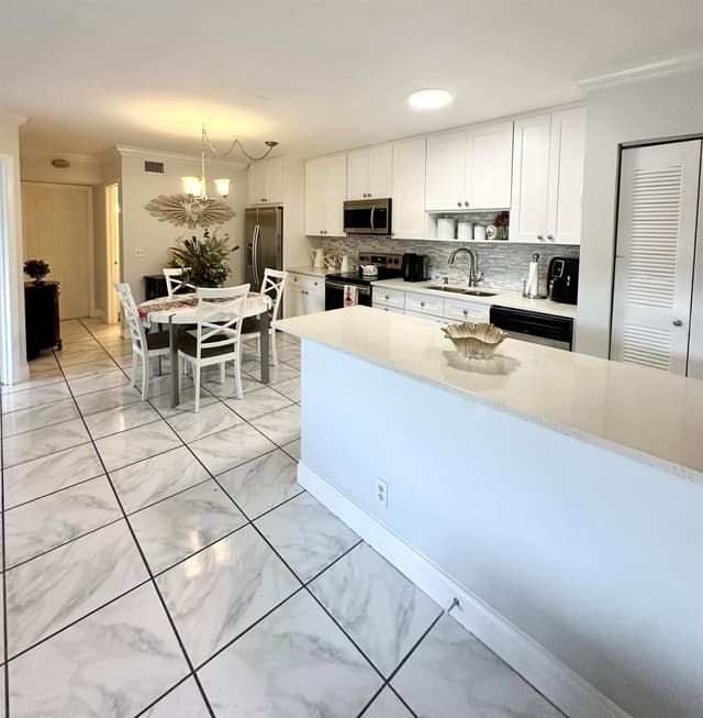 588 Trace Circle # 211, Deerfield Beach FL 33441 - Deerfield Beach, FL - Photo 6