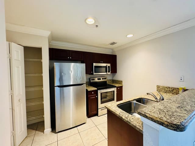 1954 Freeport Lane # 1954, Riviera Beach FL 33404 - Riviera Beach, FL - Photo 6