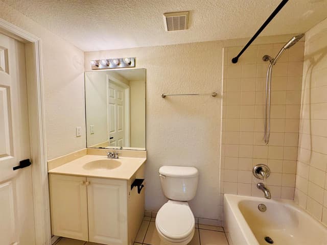 1954 Freeport Lane # 1954, Riviera Beach FL 33404 - Riviera Beach, FL - Photo 5