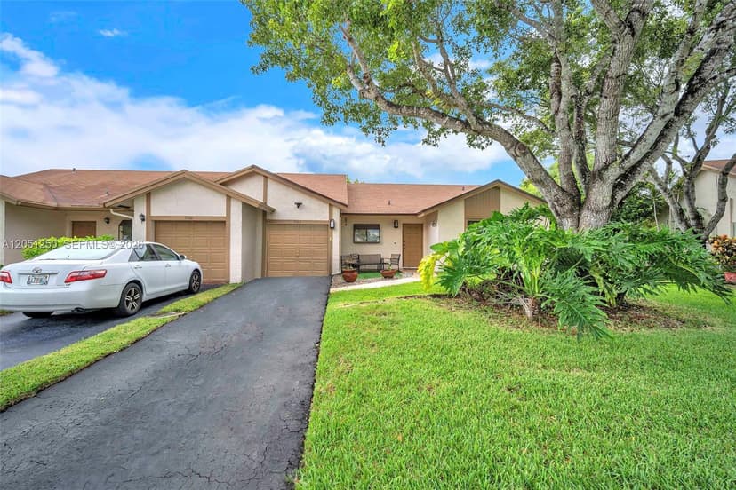 7702 NW 60th St, Tamarac FL 33321