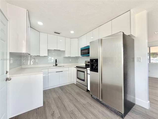 685 SE Park Dr, Hialeah FL 33010 - Hialeah, FL - Photo 2