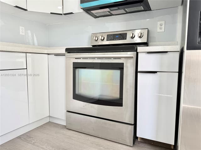 685 SE Park Dr, Hialeah FL 33010 - Hialeah, FL - Photo 3