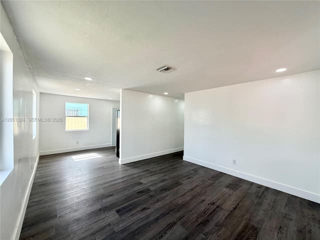 685 SE Park Dr, Hialeah FL 33010 - Hialeah, FL - Photo 4