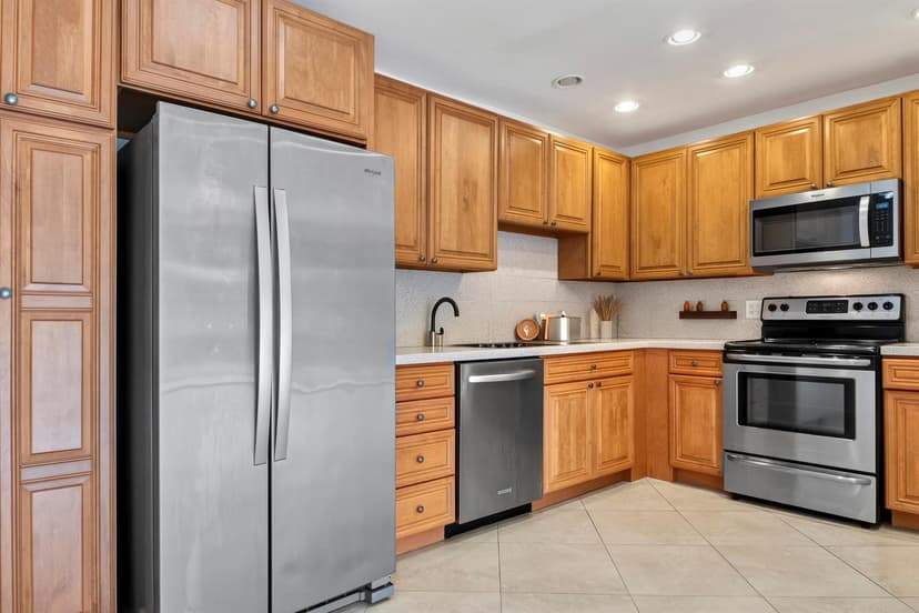 13 Jacaranda Drive # 214, Plantation FL 33324
