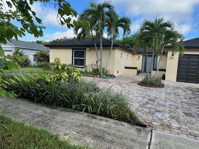 6061 NW 198th Ter, Miami FL 33015 - Miami, FL - Photo 4