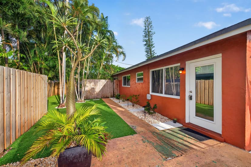 1720 NE 8th Avenue, Fort Lauderdale FL 33305