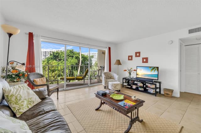 200 178th Dr # 409, Sunny Isles Beach FL 33160 - Sunny Isles Beach, FL - Photo 4