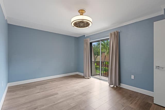 1405 14th Lane, FL 33463 - Photo 7