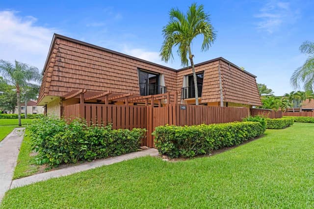 1405 14th Lane, FL 33463 - Photo 3