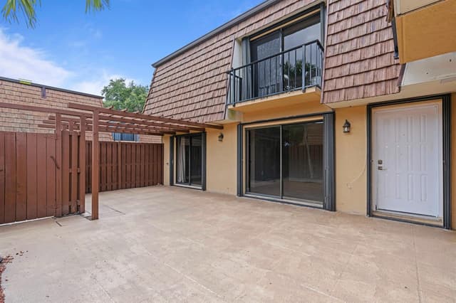 1405 14th Lane, FL 33463 - Photo 5