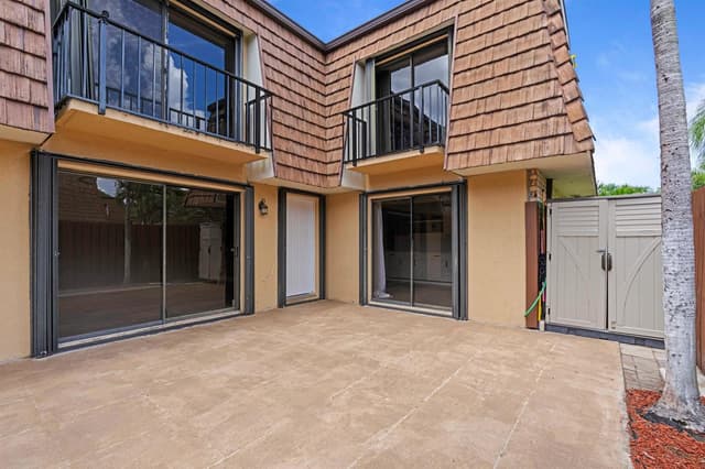 1405 14th Lane, FL 33463 - Photo 4