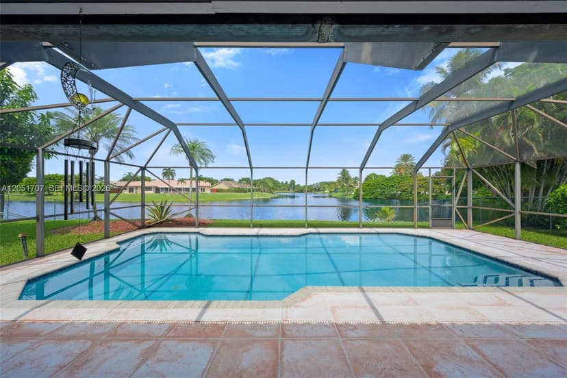 5521 Hawkes Bluff Ave, Davie FL 33331
