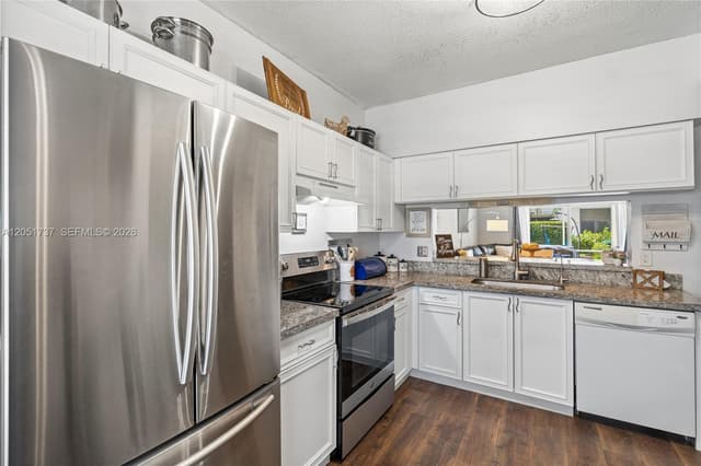 9928 NW 57th Manor, Coral Springs FL 33076 - Coral Springs, FL - Photo 3