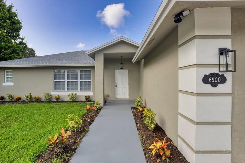 6900 2nd St Street, Jupiter FL 33458