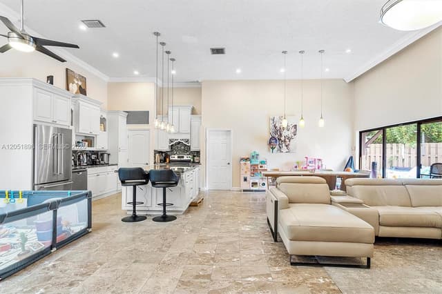 2707 S Parkview Dr, Hallandale Beach FL 33009 - Hallandale Beach, FL - Photo 2