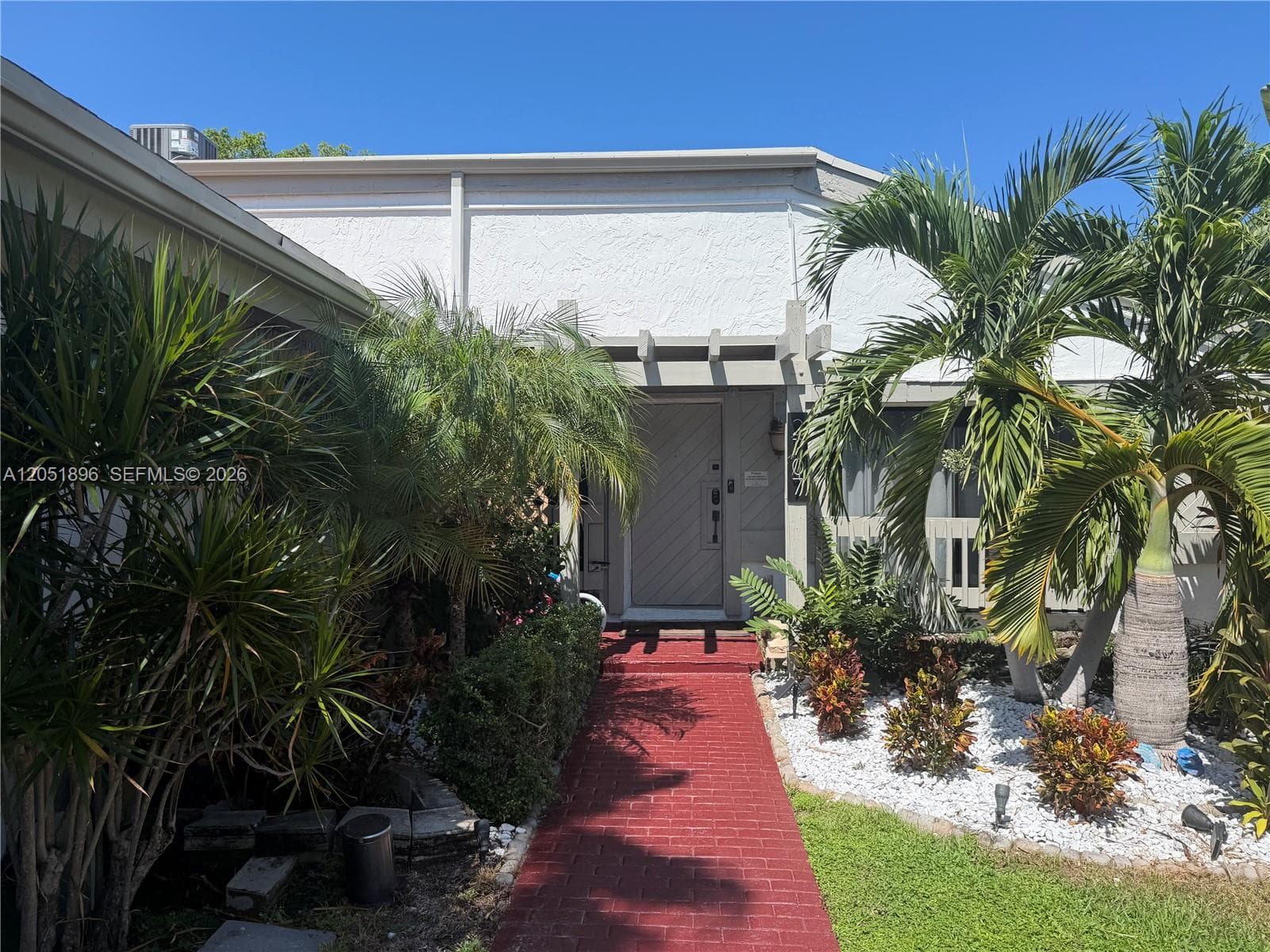 2707 S Parkview Dr, Hallandale Beach FL 33009